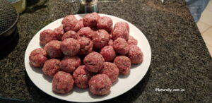 Roll the mince into small balls